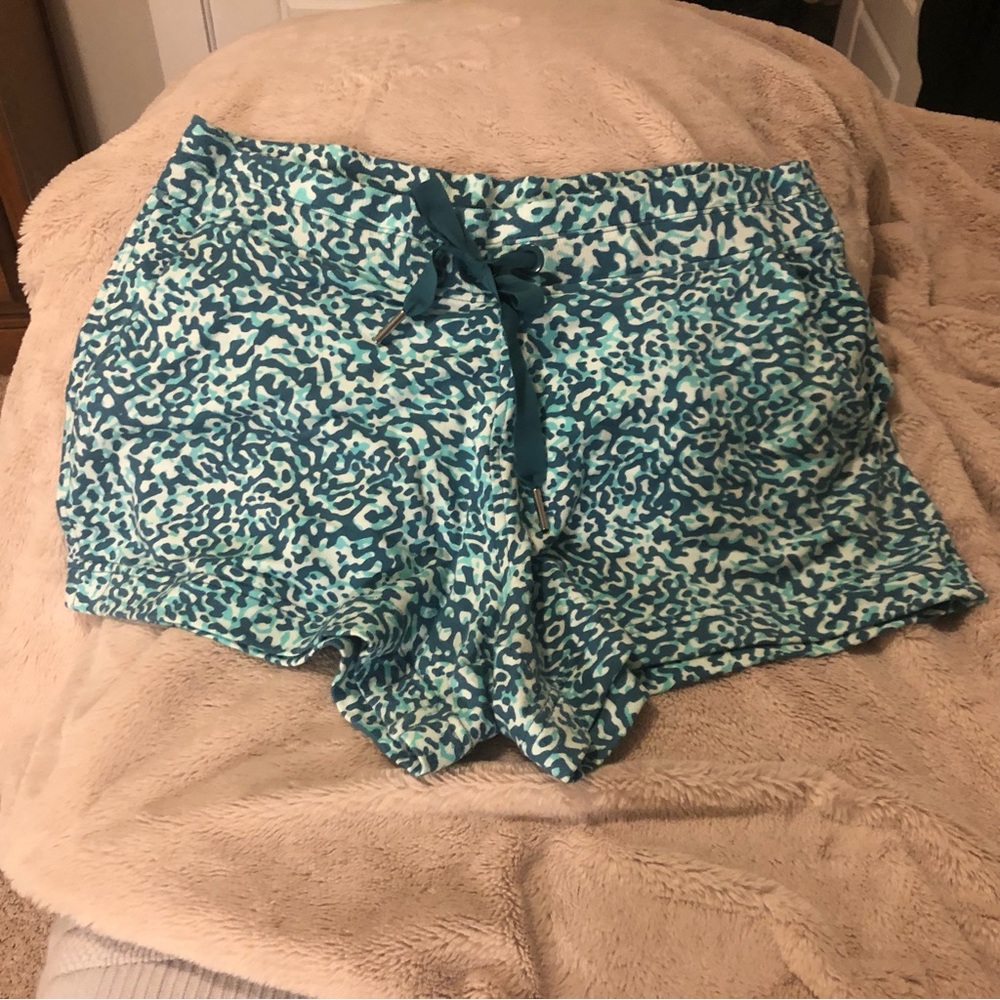 Q) NWOT Athleta Comfy Short